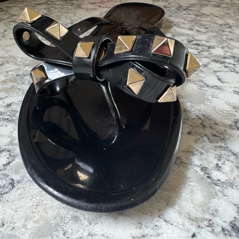Valentino Garavani Rockstud Black and Gold Bow Sandals - Picture 8 of 11